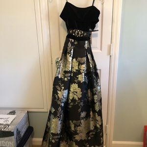 Eliza J NWT Formal Gold velvet dress Sz 12 pockets